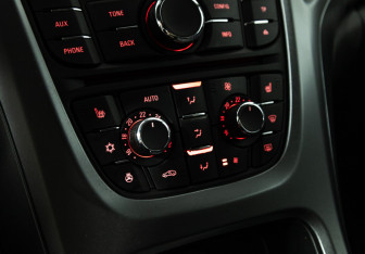 Подержанный автомобиль Opel Astra Hatchback 2014 года (15 фото)