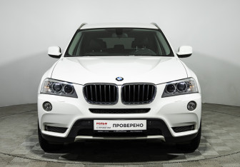 Подержанный автомобиль BMW X3 2013 года (18 фото)