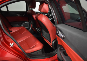 Подержанный автомобиль Alfa Romeo Giulia 2020 года (13 фото)