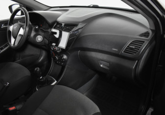 Подержанный автомобиль Hyundai Solaris Sedan 2013 года (12 фото)