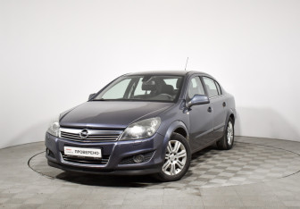 Подержанный автомобиль Opel Astra Sedan 2010 года (1 фото)