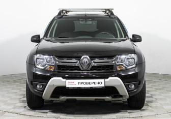 Подержанный автомобиль Renault Duster 2017 года (2 фото)