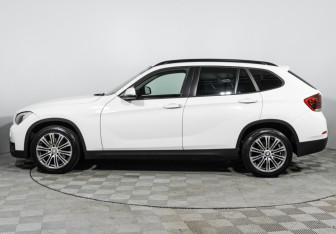 Подержанный автомобиль BMW X1 2013 года (8 фото)