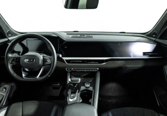 Подержанный автомобиль Geely Monjaro 2024 года (13 фото)