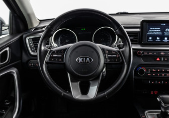 Подержанный автомобиль Kia Ceed Wagon 2019 года (11 фото)