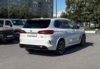 Подержанный автомобиль BMW X5 2019 года (3 фото)