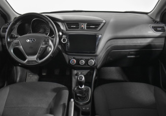 Подержанный автомобиль Kia Rio Sedan 2015 года (12 фото)