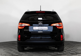 Подержанный автомобиль Kia Sorento 2014 года (6 фото)