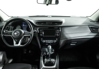 Подержанный автомобиль Nissan Qashqai 2021 года (13 фото)