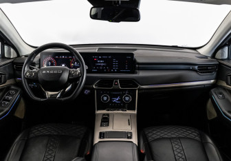 Подержанный автомобиль Exeed TXL 2023 года (12 фото)