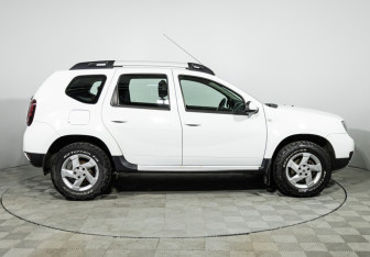 Подержанный автомобиль Renault Duster 2016 года (4 фото)