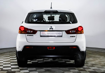 Подержанный автомобиль Mitsubishi ASX 2012 года (6 фото)