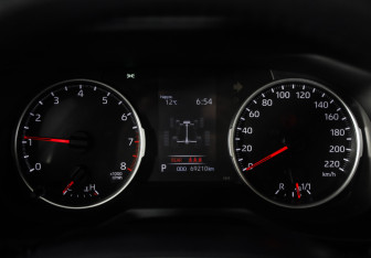 Подержанный автомобиль Toyota RAV4 2020 года (13 фото)