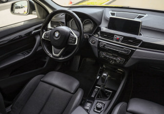 Подержанный автомобиль BMW X1 2019 года (10 фото)