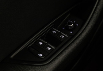 Подержанный автомобиль Audi A4 allroad 2016 года (23 фото)