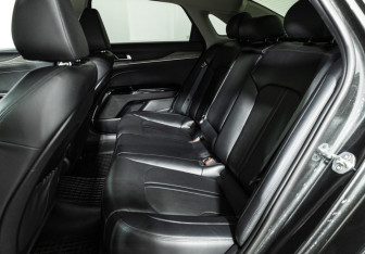 Подержанный автомобиль Kia K5 2020 года (10 фото)