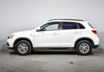 Подержанный автомобиль Mitsubishi ASX 2018 года (8 фото)