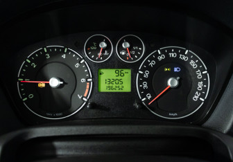 Подержанный автомобиль Ford Fiesta Hatchback 2008 года (12 фото)