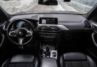 Подержанный автомобиль BMW X3 2018 года (10 фото)