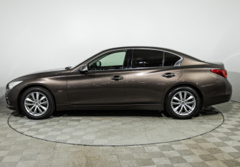 Подержанный автомобиль Infiniti Q50 2016 года (8 фото)