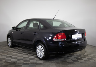 Подержанный автомобиль Volkswagen Polo Sedan 2011 года (7 фото)