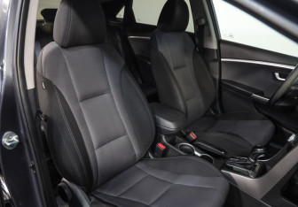 Подержанный автомобиль Hyundai i30 Hatchback 2016 года (17 фото)