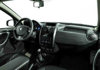 Подержанный автомобиль Renault Duster 2018 года (9 фото)