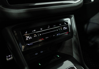 Подержанный автомобиль Volkswagen Tiguan 2020 года (19 фото)