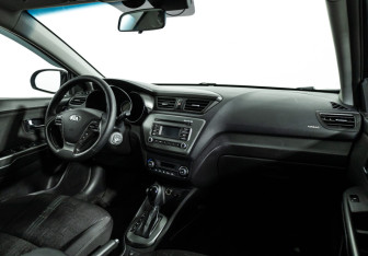 Подержанный автомобиль Kia Rio Sedan 2016 года (9 фото)