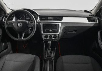 Подержанный автомобиль Skoda Rapid Liftback 2016 года (13 фото)
