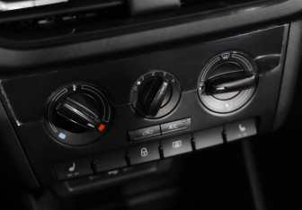 Подержанный автомобиль Skoda Rapid Liftback 2021 года (16 фото)