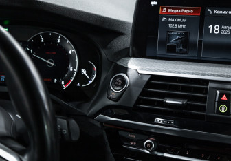 Подержанный автомобиль BMW X3 2018 года (21 фото)