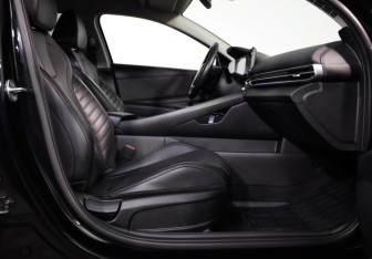 Подержанный автомобиль Hyundai Elantra Sedan 2021 года (25 фото)