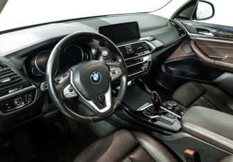Подержанный автомобиль BMW X3 2018 года (11 фото)