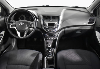 Подержанный автомобиль Hyundai Solaris Sedan 2015 года (13 фото)