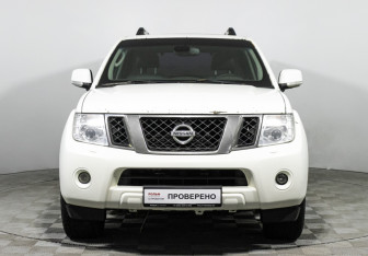 Подержанный автомобиль Nissan Pathfinder 2011 года (2 фото)
