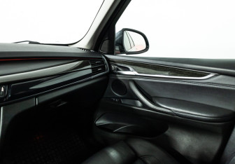 Подержанный автомобиль BMW X5 2015 года (18 фото)