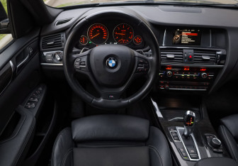 Подержанный автомобиль BMW X4 2015 года (11 фото)