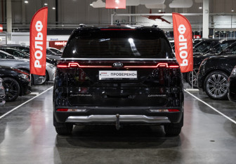 Подержанный автомобиль Kia Carnival 2020 года (8 фото)