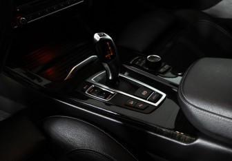 Подержанный автомобиль BMW X4 2016 года (18 фото)