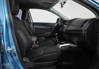 Подержанный автомобиль Mitsubishi ASX 2011 года (17 фото)