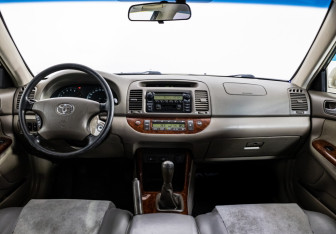 Подержанный автомобиль Toyota Camry Sedan 2003 года (10 фото)