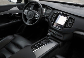 Подержанный автомобиль Volvo XC90 2015 года (10 фото)
