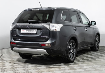 Подержанный автомобиль Mitsubishi Outlander 2014 года (5 фото)