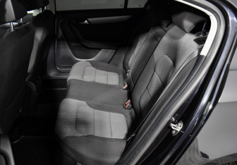 Подержанный автомобиль Volkswagen Passat Sedan 2011 года (11 фото)