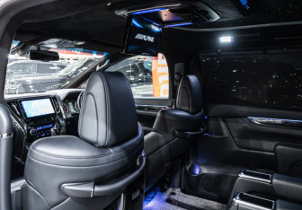 Подержанный автомобиль Toyota Alphard 2018 года (17 фото)