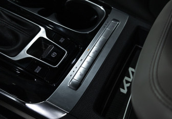 Подержанный автомобиль Kia Carnival 2021 года (21 фото)