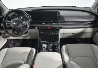 Подержанный автомобиль Kia Carnival 2020 года (14 фото)