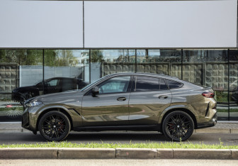 Подержанный автомобиль BMW X6 2023 года (9 фото)