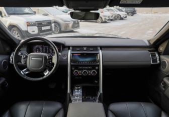 Подержанный автомобиль Land Rover Discovery 2020 года (12 фото)